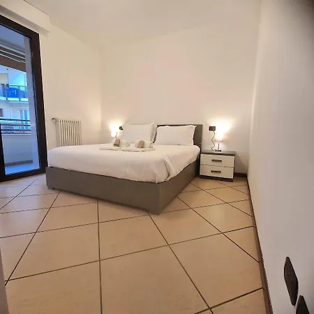 Apartment Caniggia 1 With Terrace In